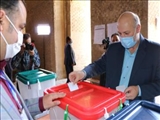 فرماندار ورامین رأی خود را به صندوق آراء ریخت