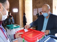 فرماندار ورامین رأی خود را به صندوق آراء ریخت